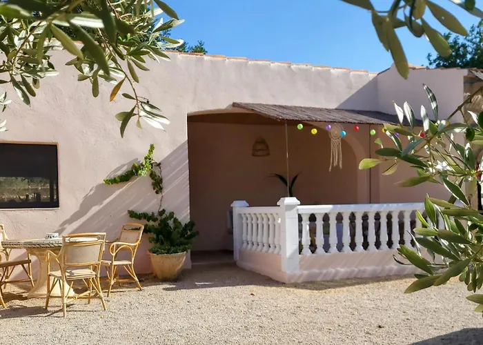 Las Aguilas, Casa Bohemia